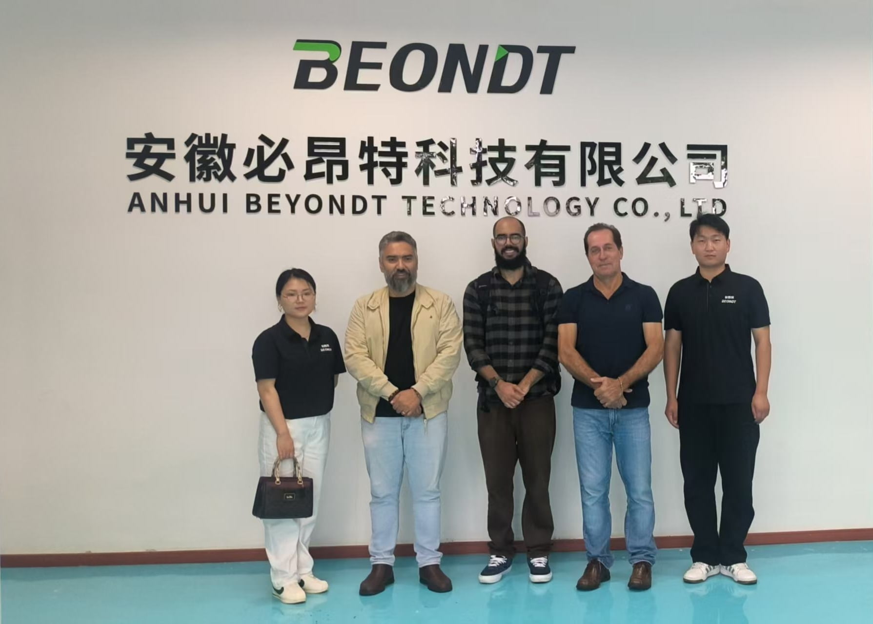 Delegación brasileña visita la fábrica de drones BEONDT y explora la colaboración en vehículos aéreos no tripulados agrícolas
